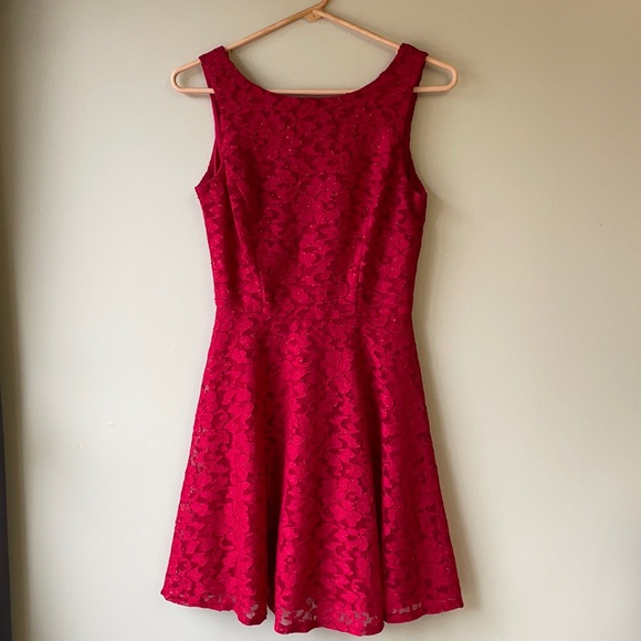 Red lace dress - Picture 2 of 6